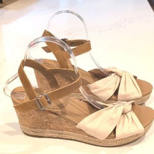 UGG Joslyn Platform Wedge Sandals In Cream & Tan Size 11